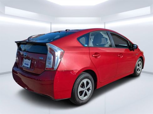 Used 2015 Toyota Prius Four image 3