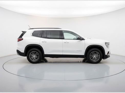 Used 2025 GMC Acadia Elevation image 7