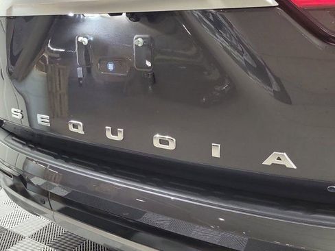 Used 2025 Toyota Sequoia Capstone AWD/4WD image 8