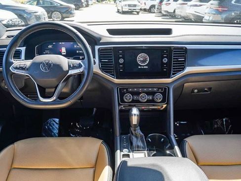 Used 2023 Volkswagen Atlas Cross Sport SE w/ Panoramic Sunroof Package FWD image 12