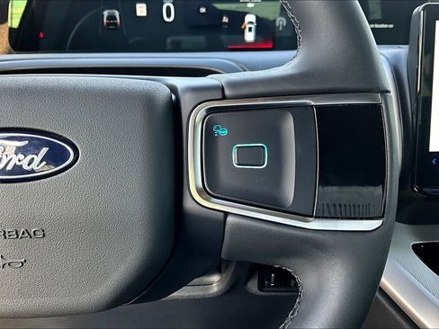 New 2025 Ford Expedition Active image 19