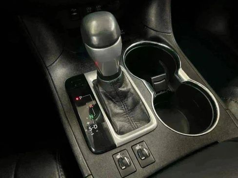 Used 2018 Toyota Highlander SE image 21