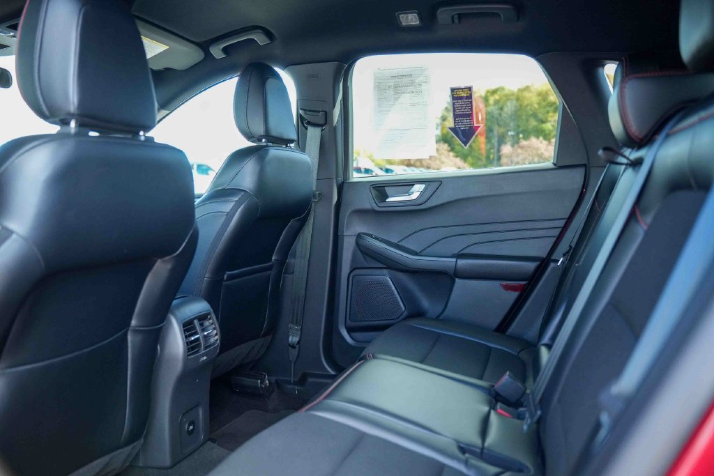 Used 2025 Ford Escape ST-Line Select AWD/4WD image 24
