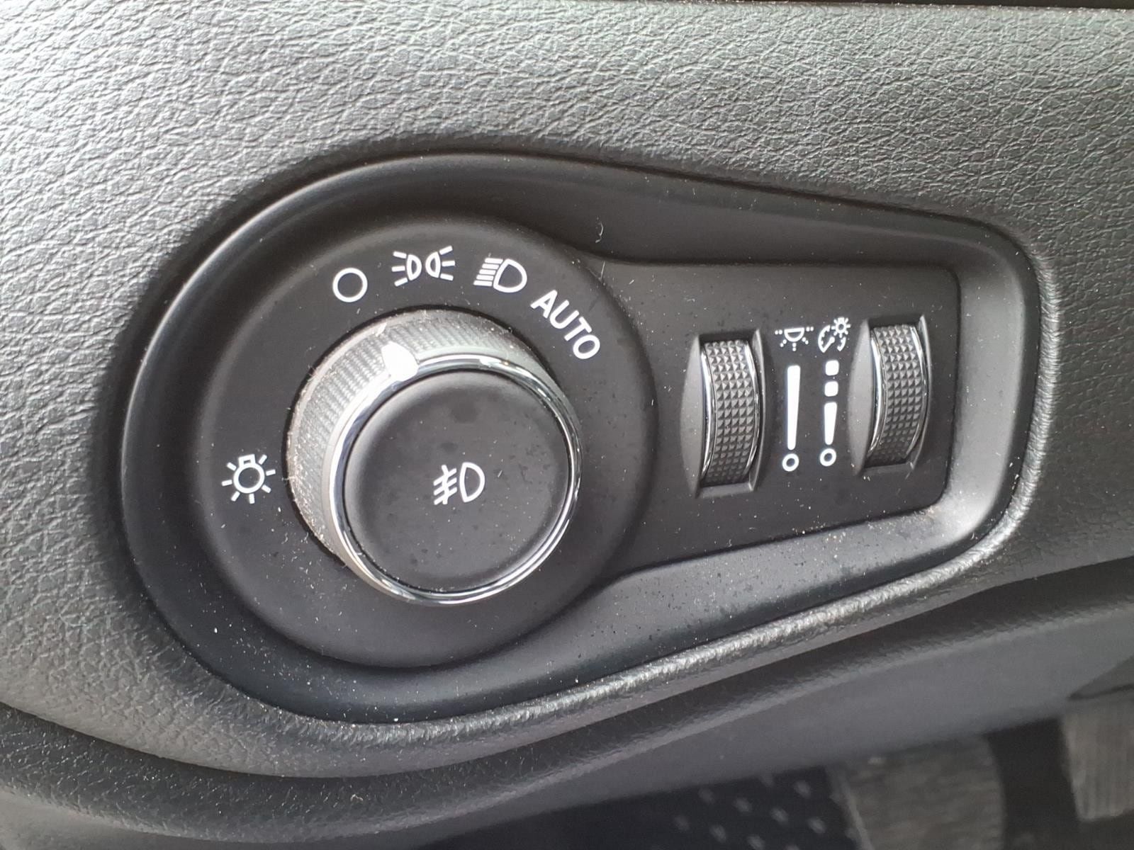 Used 2022 Jeep Renegade Latitude w/ Convenience Group AWD/4WD image 15