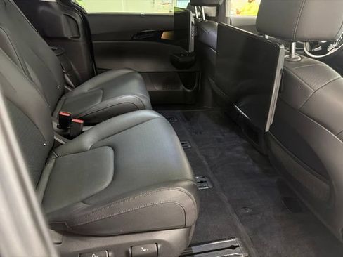 Used 2025 Kia Carnival SX Prestige FWD image 12