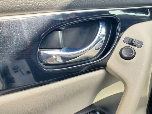 Used 2019 Nissan Rogue Sport SL w/ Premium Package image 21