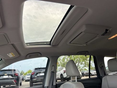 Used 2021 Honda Pilot Touring image 11