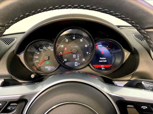 Used 2022 Porsche 718 Boxster RWD image 29