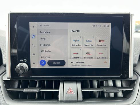 Certified 2025 Toyota RAV4 XLE AWD/4WD image 27