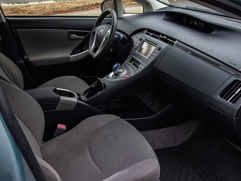 Used 2013 Toyota Prius Plug-In Hybrid image 22