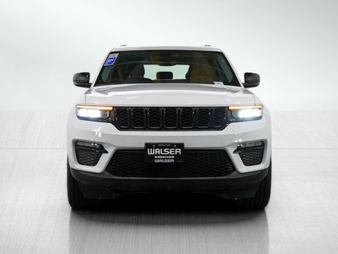 Used 2023 Jeep Grand Cherokee Limited w/ Black Appearance Package image 10