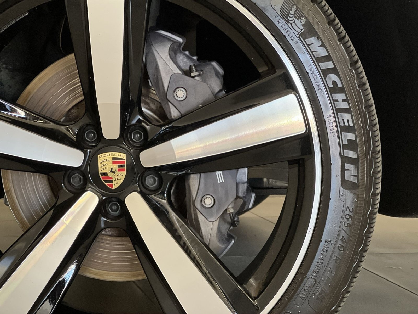 Used 2024 Porsche Macan AWD/4WD image 31