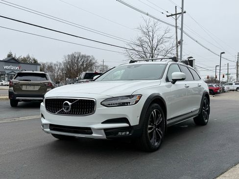 Used 2018 Volvo V90 T5 Cross Country w/ Convenience Package image 2