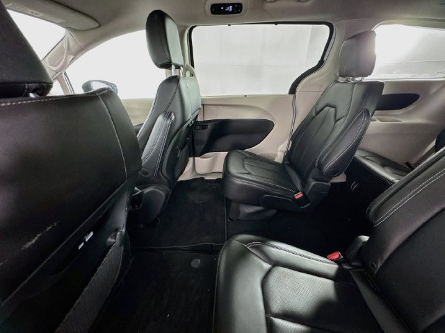 Used 2023 Chrysler Pacifica Touring-L FWD image 22