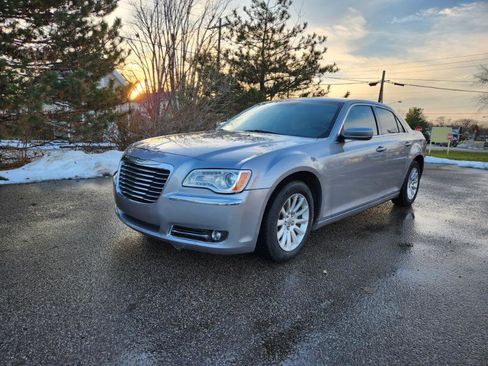 Used 2013 Chrysler 300 w/ Driver Convenience Group image 3