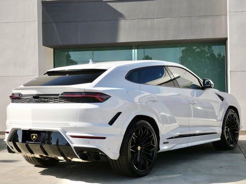 Used 2025 Lamborghini Urus SE image 3