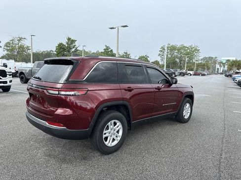 Used 2023 Jeep Grand Cherokee Laredo RWD image 3