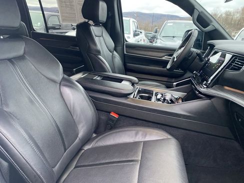 Certified 2024 Jeep Wagoneer L Series II w/ Flexible Seating Group image 10