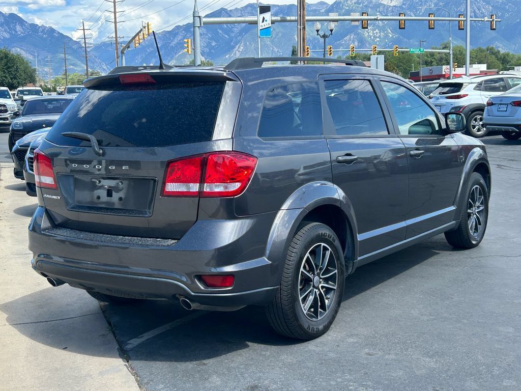 Used 2018 Dodge Journey SXT w/ Connectivity Group FWD image 4
