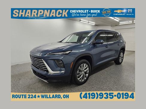 Used 2025 Buick Enclave Preferred FWD image 1
