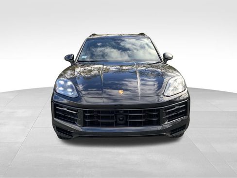 Used 2024 Porsche Cayenne Base image 2