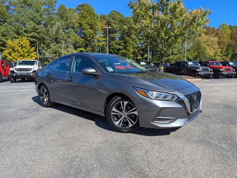 Used 2023 Nissan Sentra SV image 3