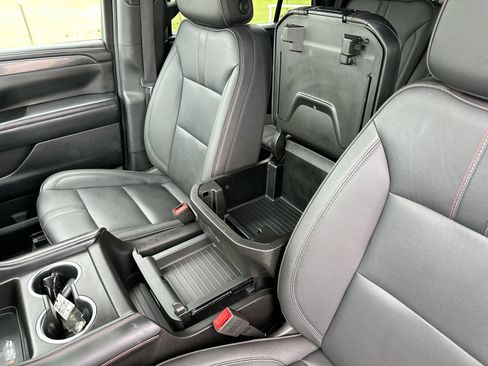 Used 2024 Chevrolet Tahoe RST w/ Luxury Package AWD/4WD image 21