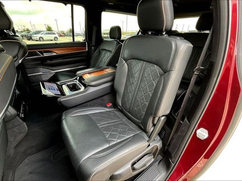 Used 2024 Jeep Grand Wagoneer L Series III image 34