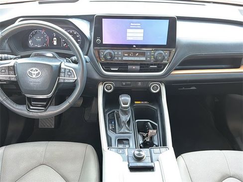 Used 2024 Toyota Grand Highlander Platinum image 15