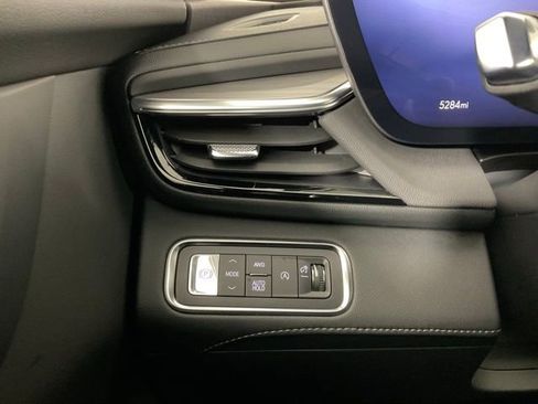 Used 2025 Buick Enclave Preferred image 18