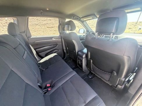Used 2017 Jeep Grand Cherokee Laredo w/ Quick Order Package 2BE RWD image 28