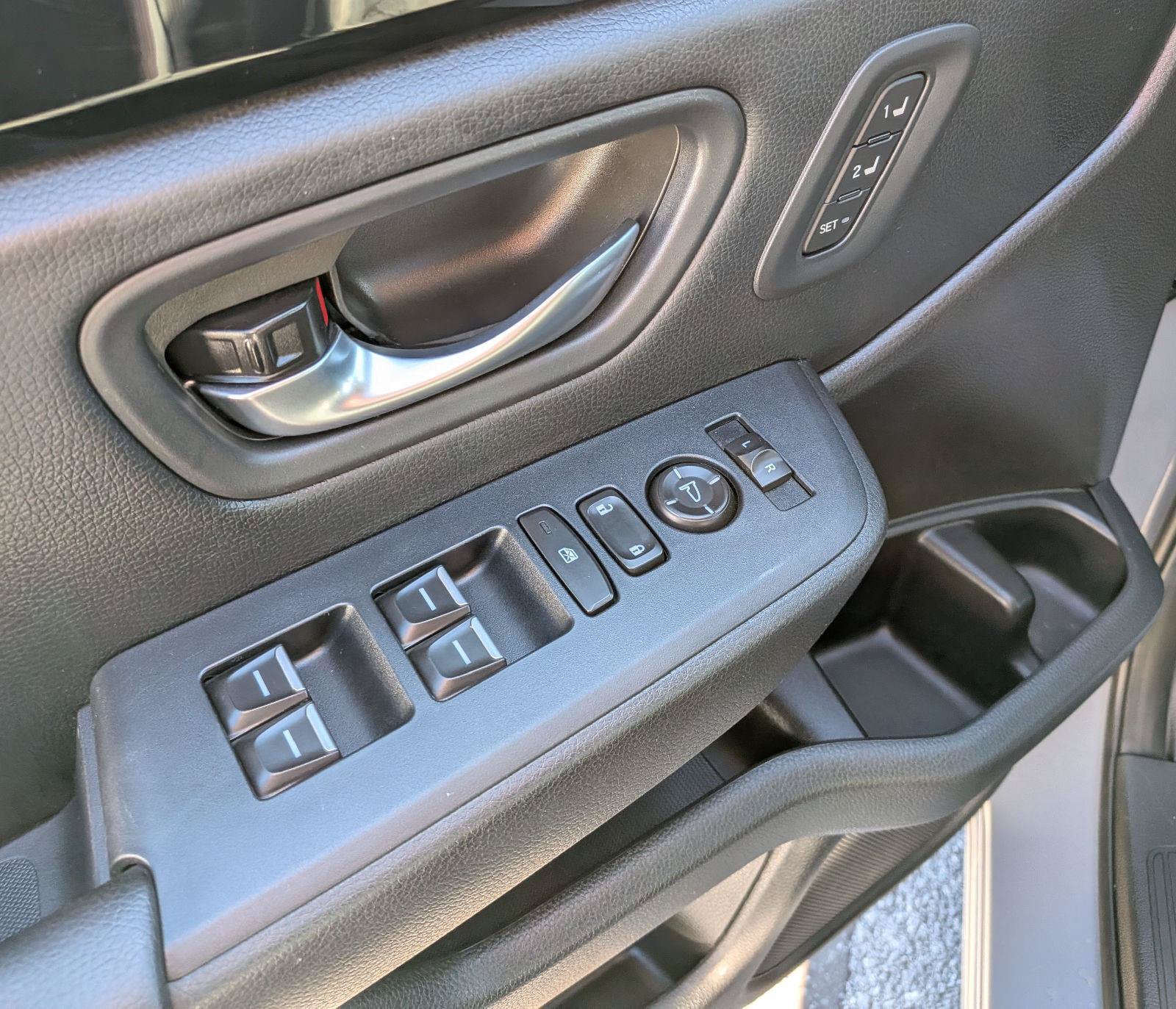 Certified 2025 Honda Pilot Touring image 14