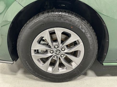 Used 2025 Toyota Sienna LE image 67