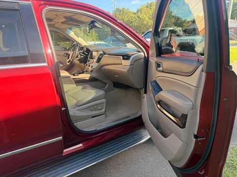 Used 2018 GMC Yukon SLT w/ Premium Edition AWD/4WD image 11