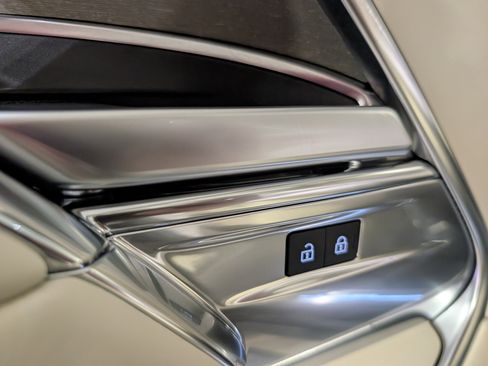 Used 2024 Land Rover Range Rover SV image 20