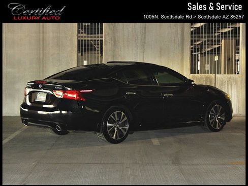 Used 2016 Nissan Maxima Platinum w/ Interior Lighting Package image 9