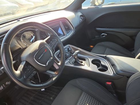 Used 2019 Dodge Challenger SXT image 5
