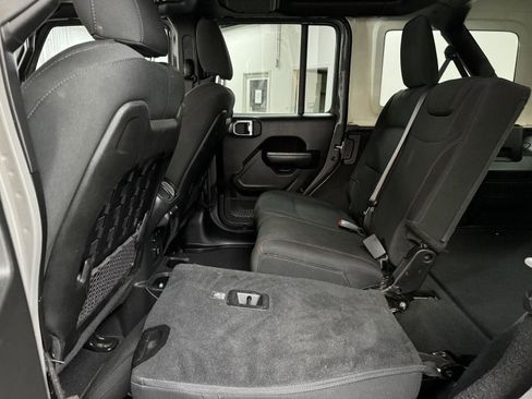 Used 2022 Jeep Wrangler Unlimited Rubicon image 25