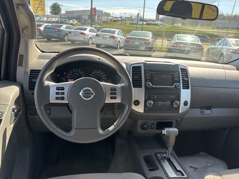 Used 2015 Nissan Frontier SV image 13