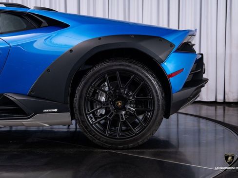 Used 2024 Lamborghini Huracan Sterrato image 15