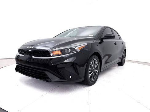Used 2024 Kia Forte LXS FWD image 13