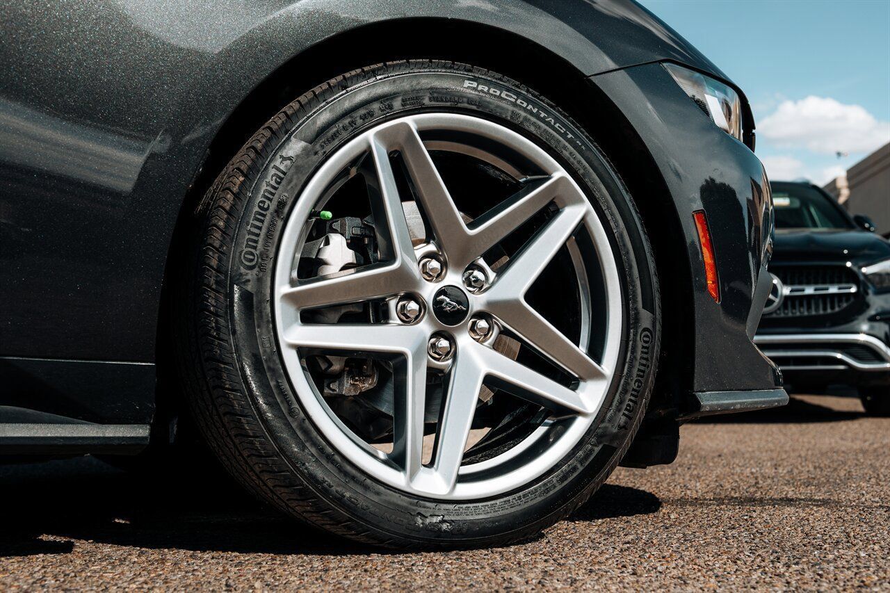 Used 2024 Ford Mustang Convertible RWD image 11