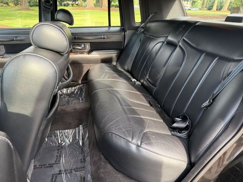 Used 1993 Lincoln Town Car Signature RWD image 30