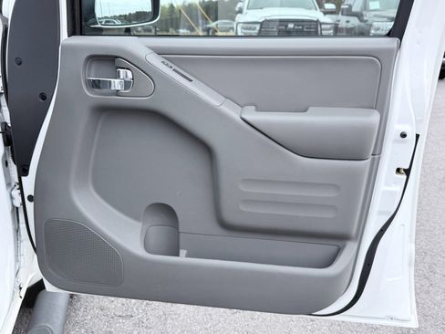 Used 2017 Nissan Frontier SL RWD image 31