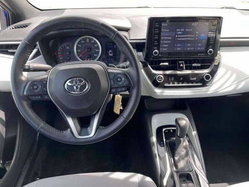 Used 2022 Toyota Corolla SE FWD image 2
