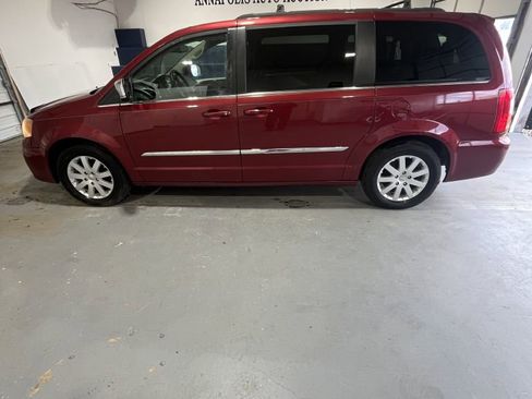 Used 2012 Chrysler Town & Country Touring-L w/ Entertainment Group #2 image 1