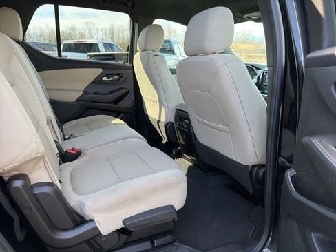 Used 2022 Chevrolet Traverse LS image 12