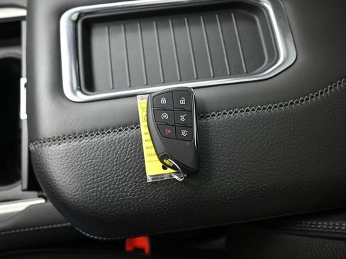 Used 2024 GMC Yukon XL Denali w/ Advanced Technology Package image 19