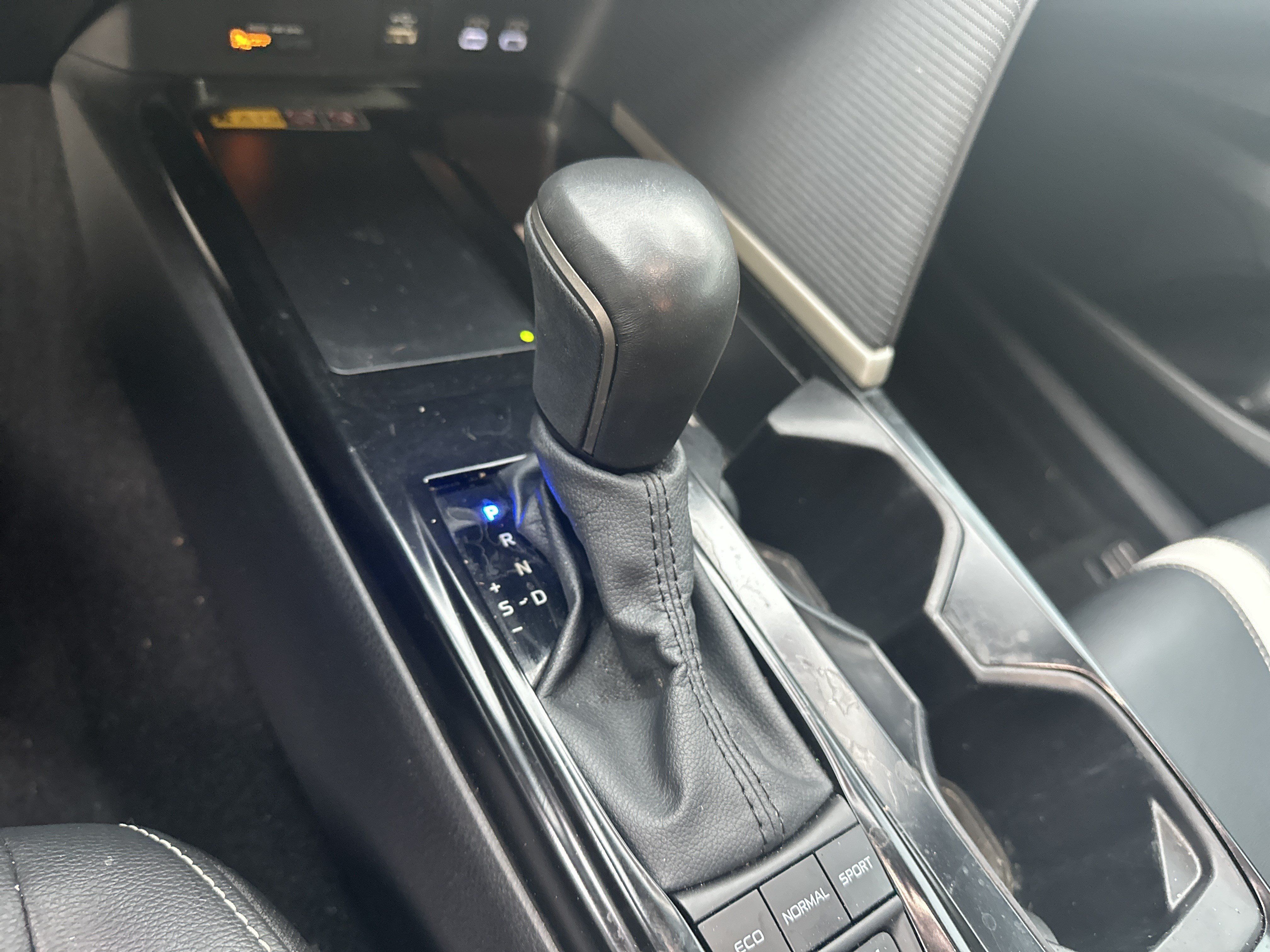 Used 2025 Toyota Camry SE w/ Convenience Package FWD image 24