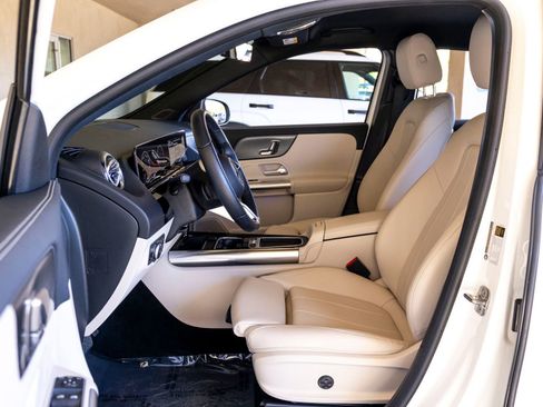 Used 2025 Mercedes-Benz GLA 250 image 16